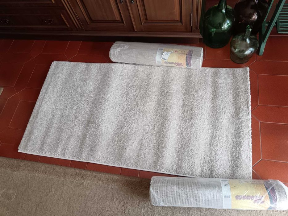 Tapetes de quarto novos