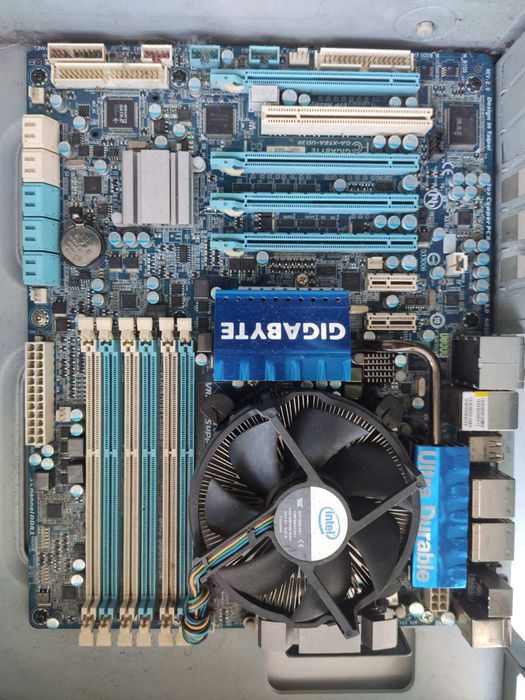 Продам материнську плату Gigabyte GA-X58A-UD3R із процесором i7-950