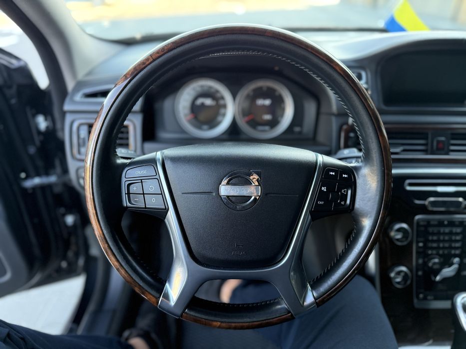 Вольво S80 2.4 D5 2013 рік