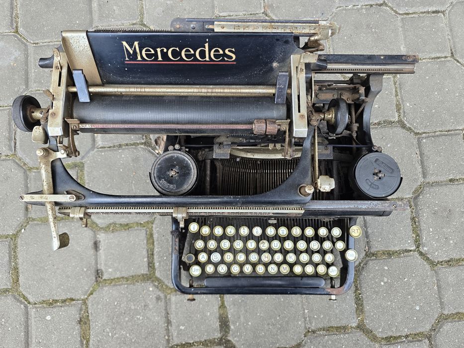 Zabytkowa maszyna do pisania Mercedes