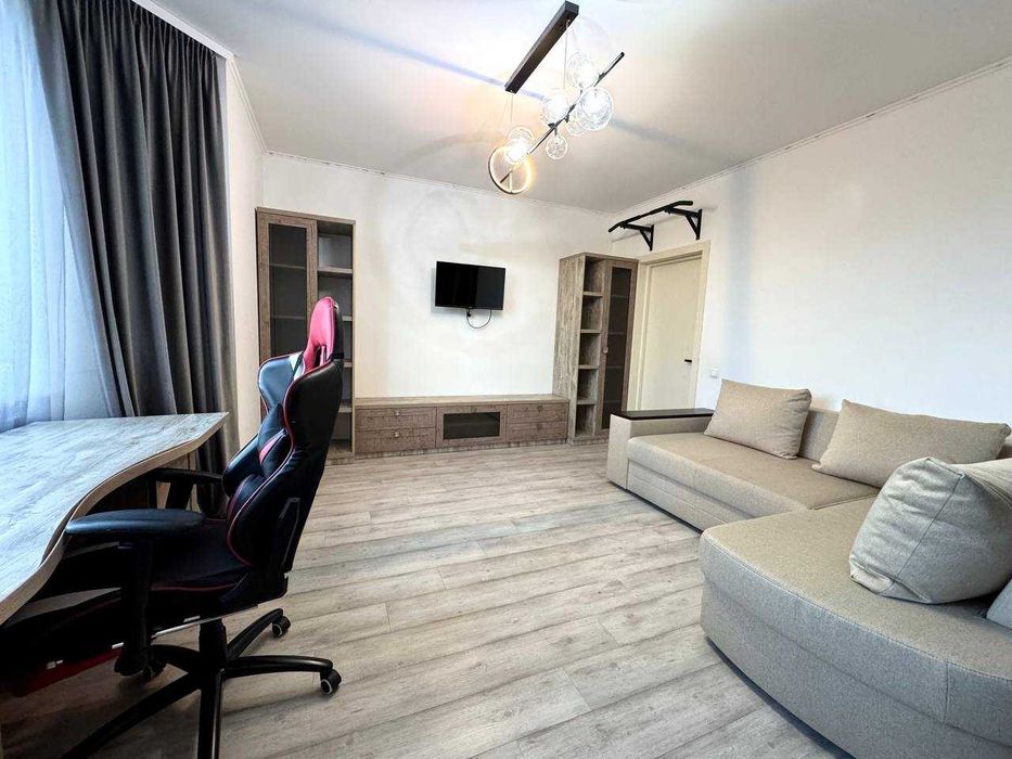 Котедж  з власним гаражем  Петра Полтави центр   300000