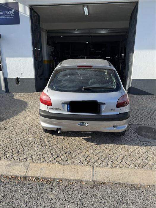 Peugeot 206 com avaria