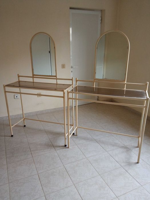 Aparador/Toucador com espelho, mesas de cabeceira e cama - vintage