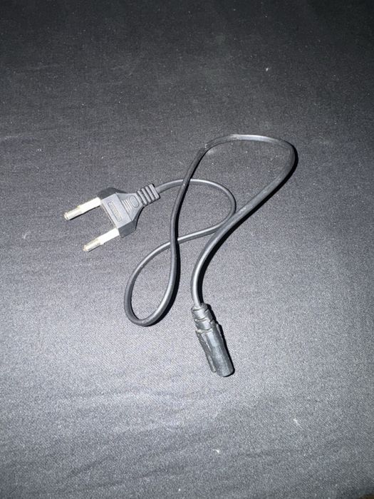 Різні дроти IEC C7, DC Barrel Jack,блок живлення 12V 3A.