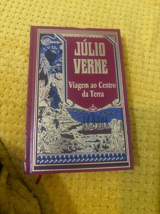 Livro “ Júlio Verne -viagem ao centro da terra”