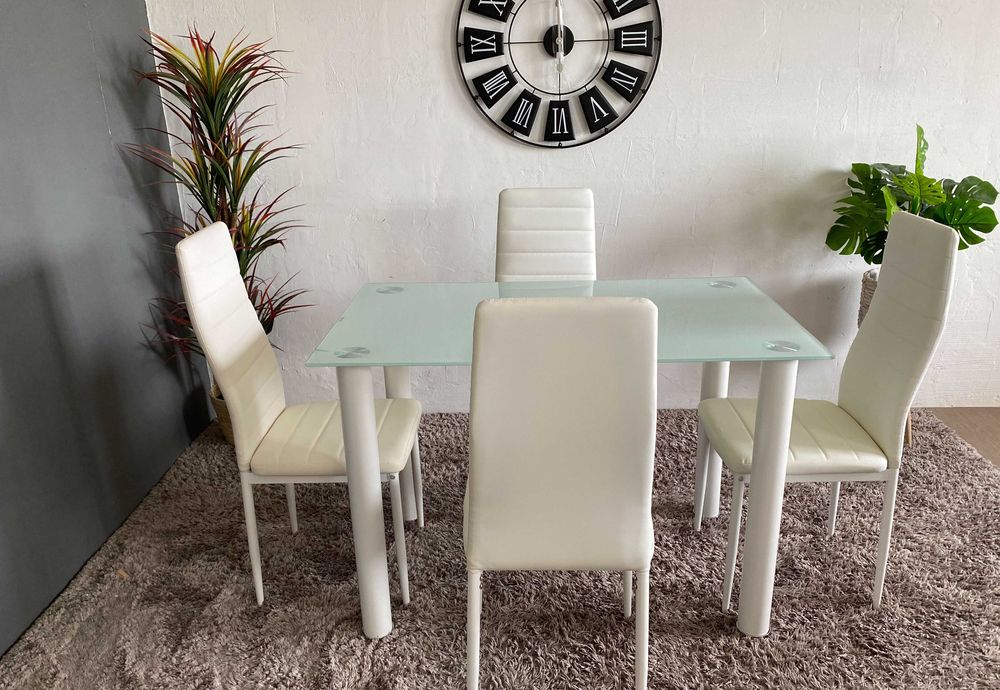 Mesa jantar com 4 cadeiras NOVAS - COM GARANTIA