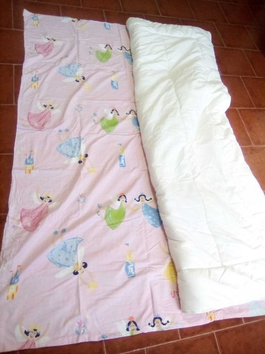 Edredom e capa para cama de menina