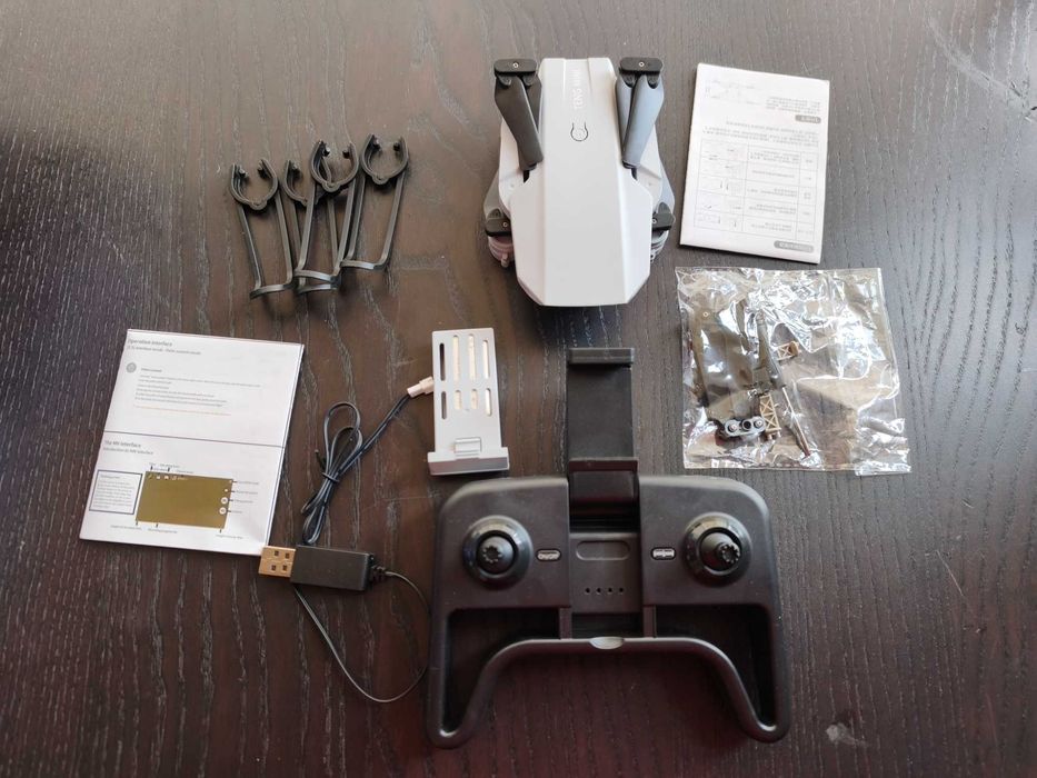 Drone com comando e vários extras