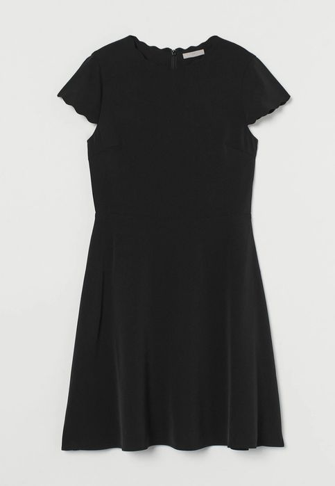 Маленька чорна сукня від бренду H&M