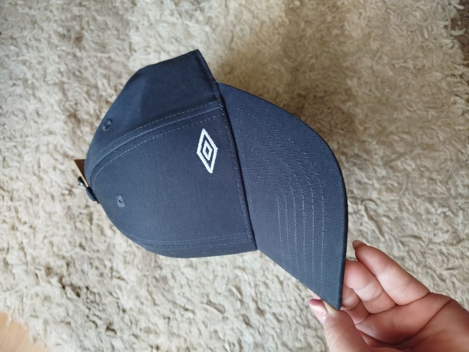 Czapka męska z daszkiem Umbro Nowa