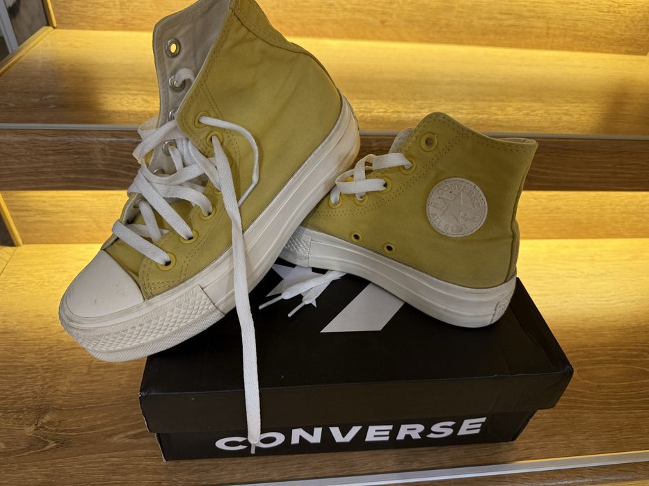 Продам конверс  оригинал