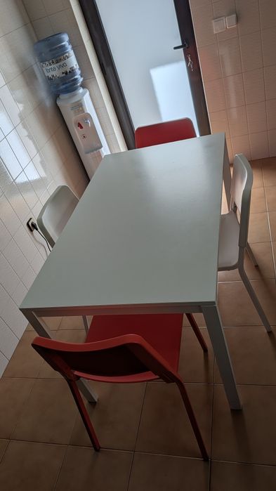 Conjunto de Mesa e cadeiras pra cozinha