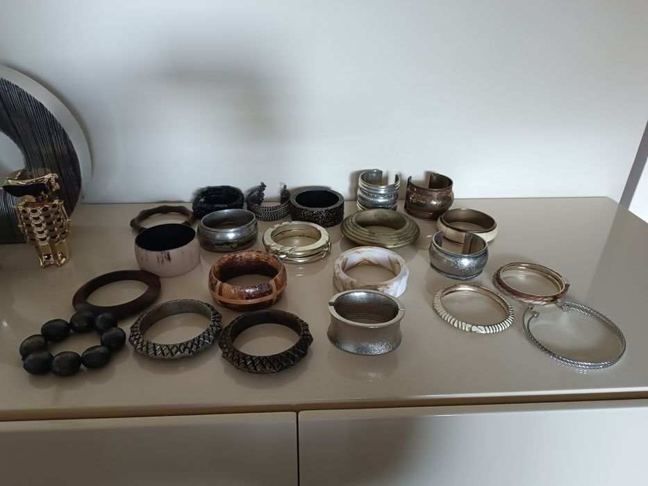 Várias pulseiras desde 1.5 €