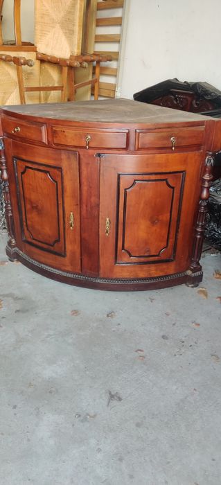 Móvel de canto antigo