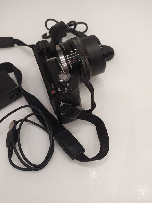 SONY Альфа 5000. 3.5-5.6/16-50 новый. 20.1 mega pixel. WI FI