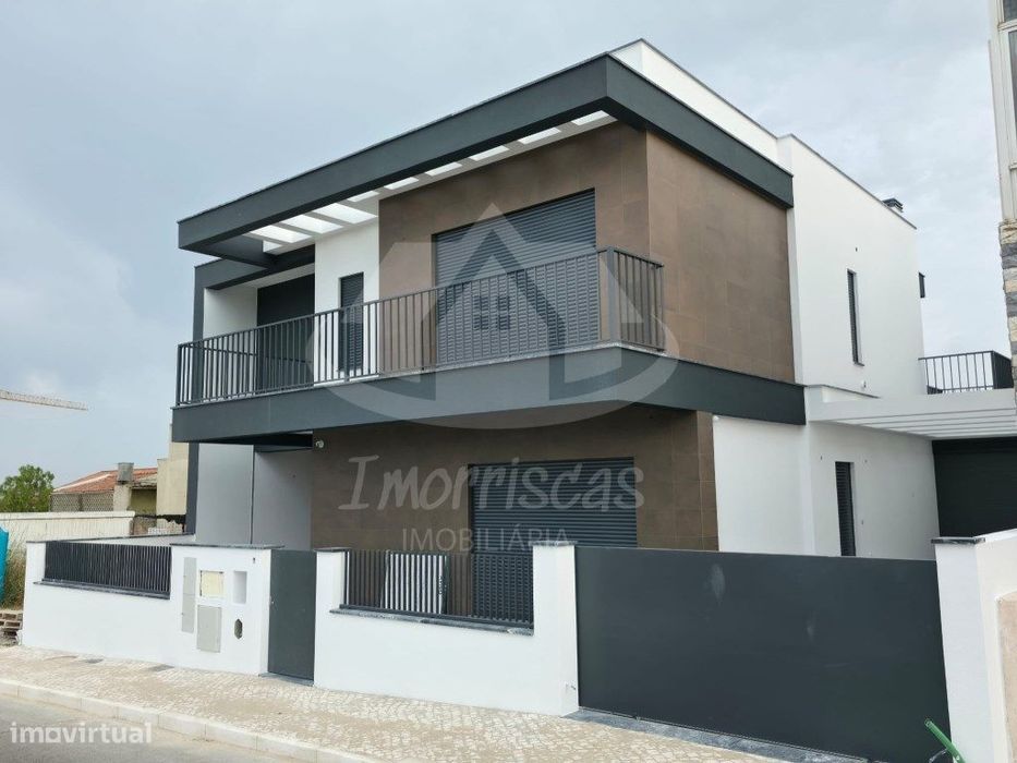 Moradia T3+1 na Portela de Azóia, em Santa Iria de Azóia