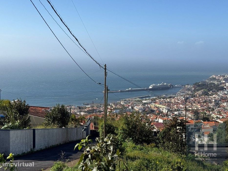 Terreno com 2050 m2 no Jardim Botânico - Vista Mar e Porto do Funchal
