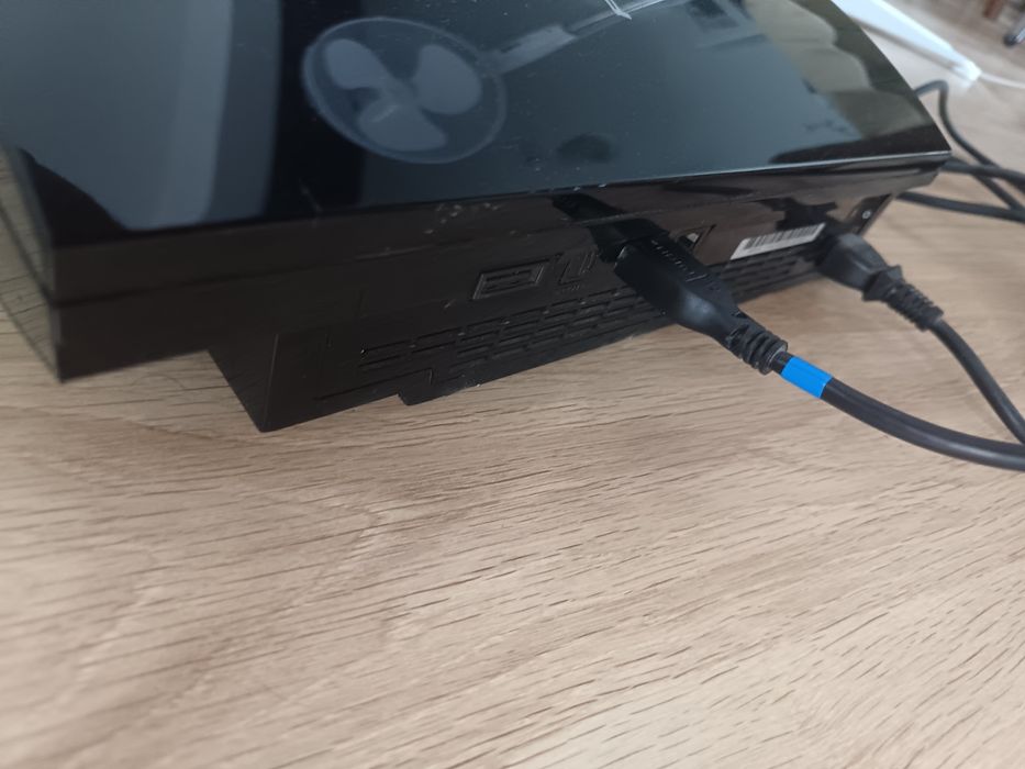 PlayStation 3 em bom estado, mas com problemas.