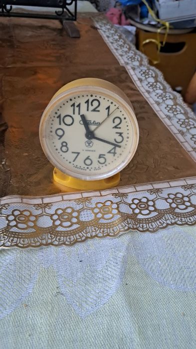 Часы производства СССР,настольные