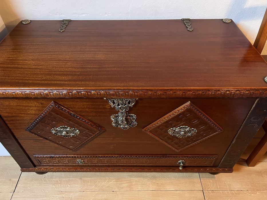 Arca de Madeira Maciça – Excelente Estado