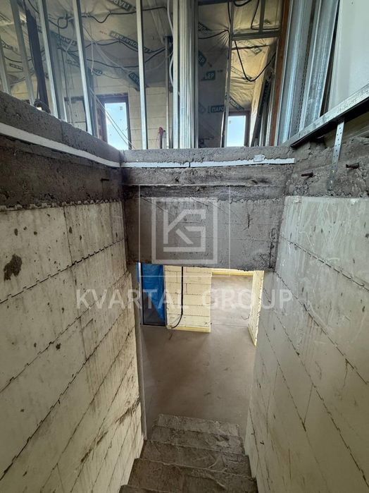 Продаж будинку 180 м² на 11 сотках з гаражем, підвалом 105 м² та укриттям в Блиставиці.