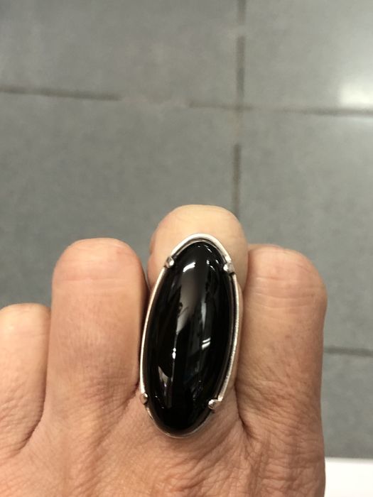 Vendo Anel em prata com pedra preta