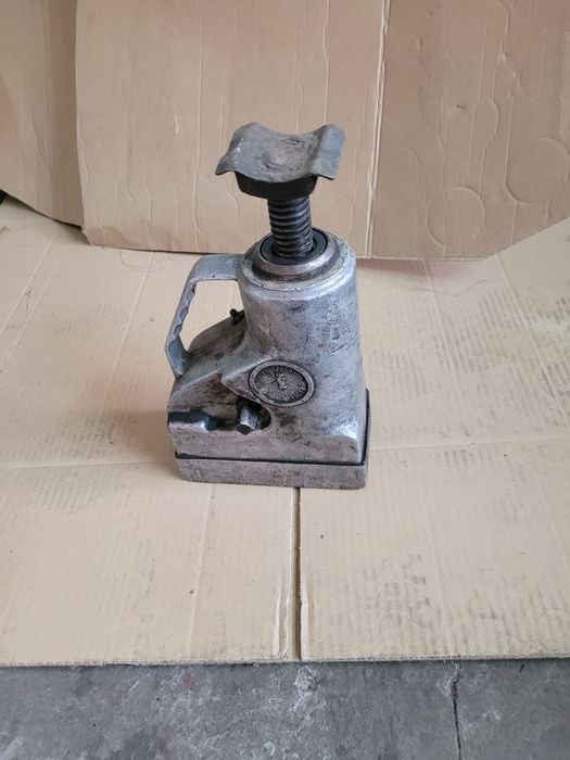 Podnośnik hydrauliczny 8 ton