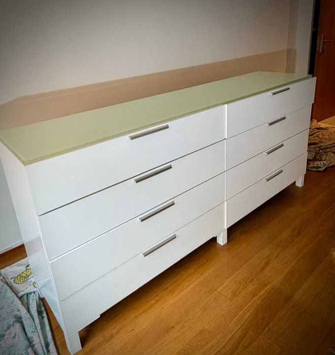 Cómoda 8 gavetas + mesa de cabeceira