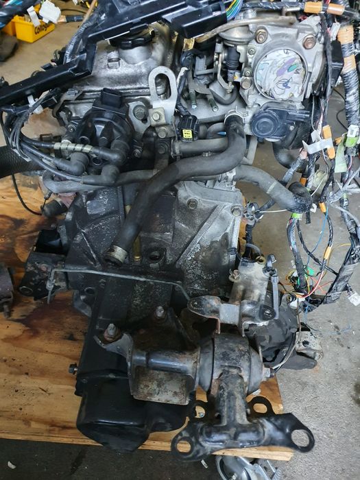 Motor + caixa Mazda 323