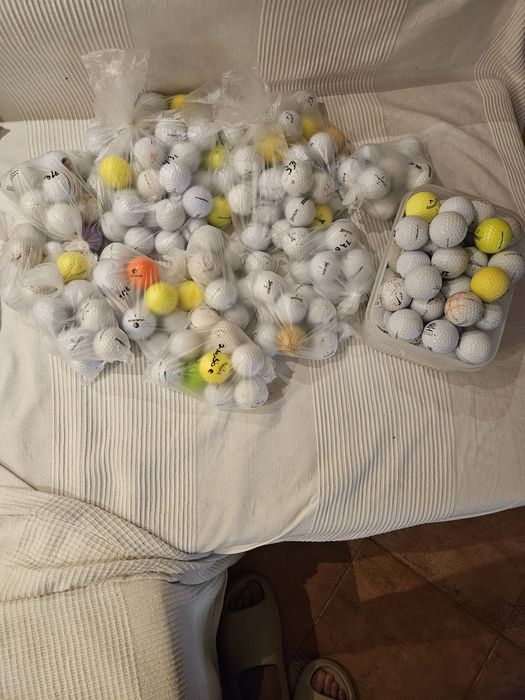 210 bolas de golfe de várias marcas — usadas (quase todas em bom estad