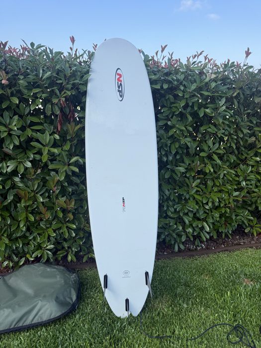 Prancha de surf NSP 7’6 em muito bom estado. Oferta de saco