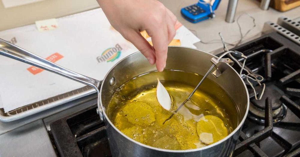 КУПУЄМО ДОРОГО Пережарену олію (Купуємо Дорого)