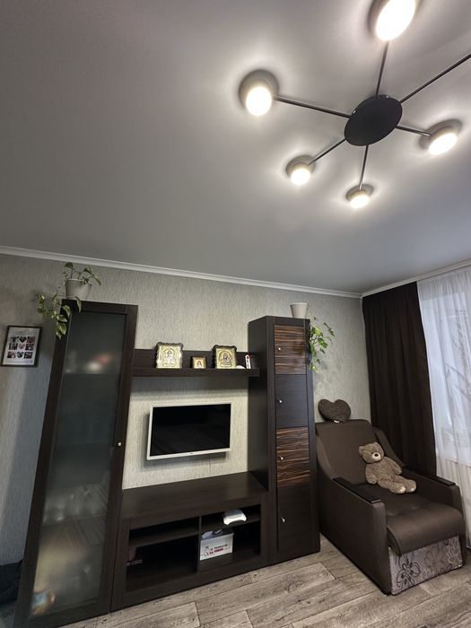 Продаж 2кім в цегляному будинку