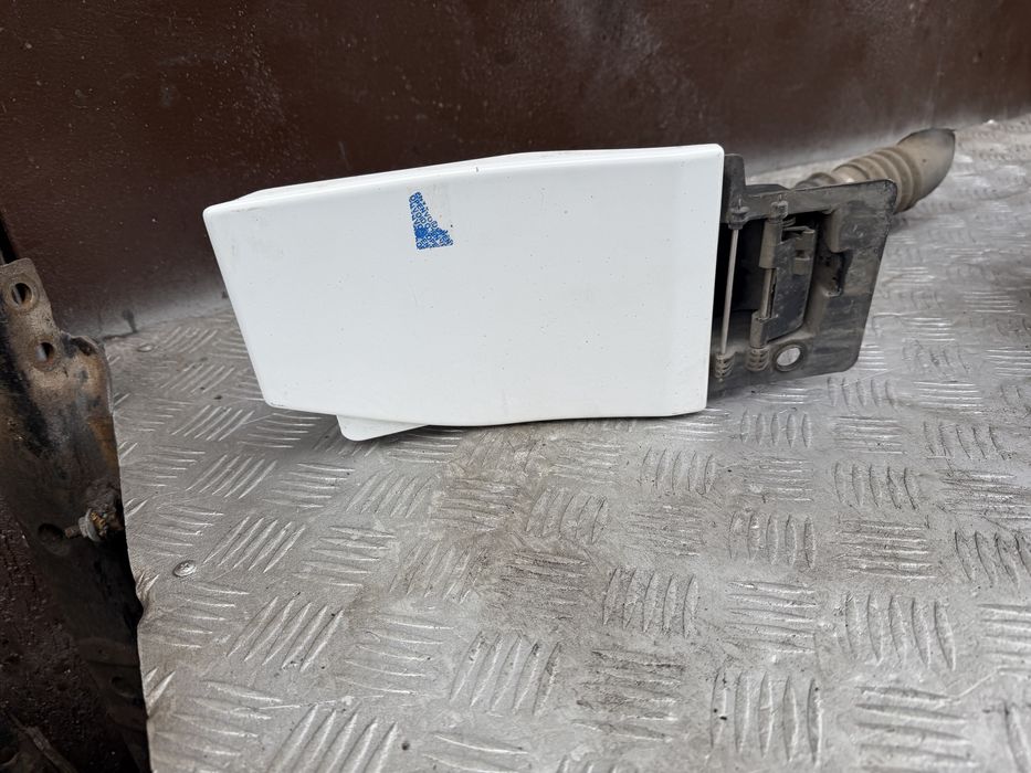 Лючок бензобака рено трафик 18 год renault travic 3 vivaro