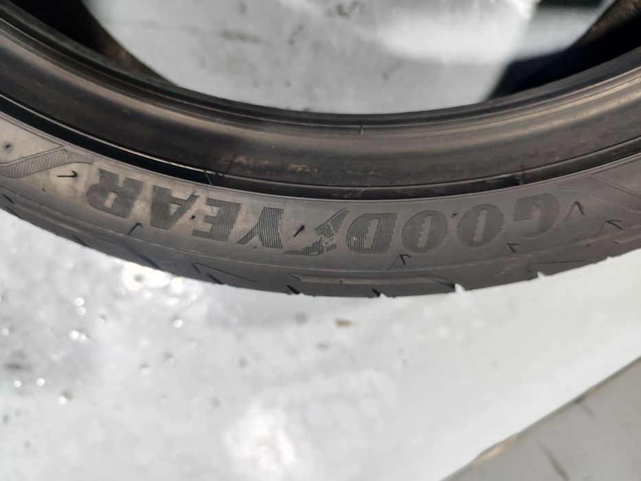 2 pneus semi novos 205-40R18 Good year - Oferta a Entrega - 120 Euros