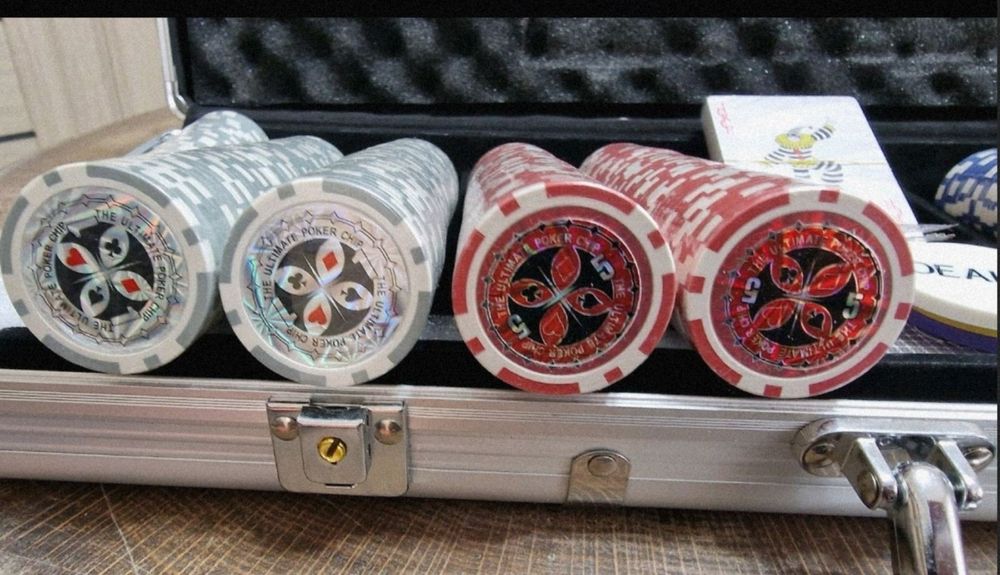 Покер - набір з 500 фішок у валізі HQ