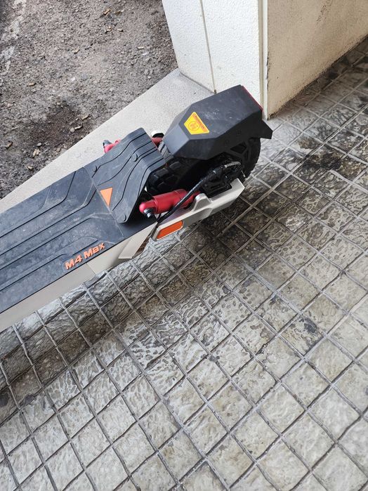 Trotinete Elétrica KuKirin M4 Max – Autonomia até 64 km