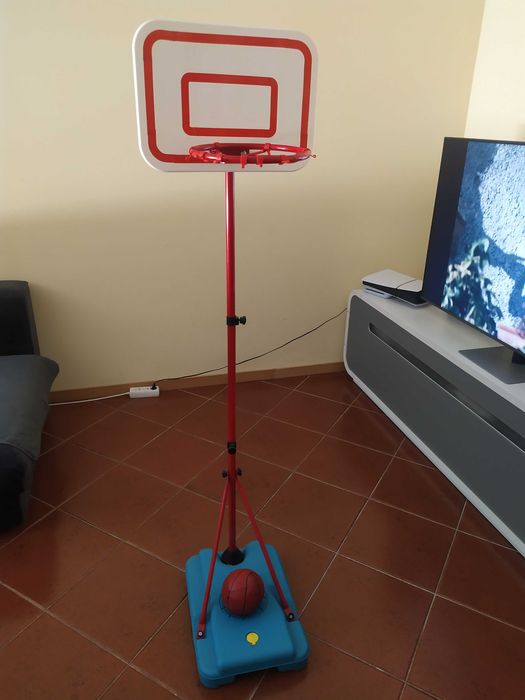Cesto de basquetebol de criança com bola (baratinho)