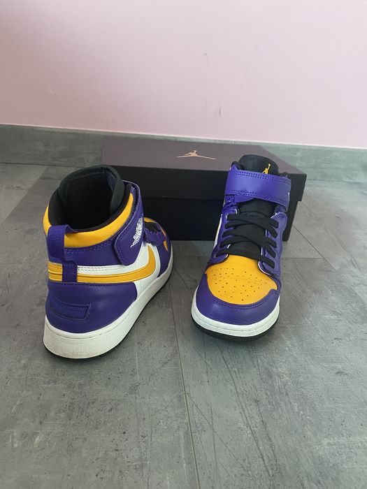 Air Jordan 1 Hi FlyEase