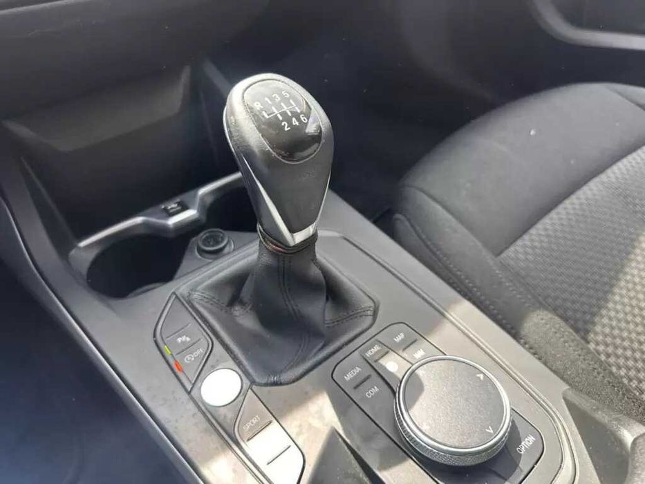 BMW 1 Hatchback (F40) 116 d de 2023 Salvado