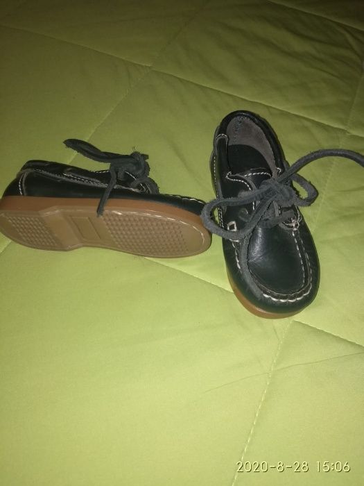 Botas e sapatos criança