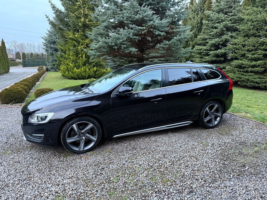 Volvo V60 Volvo V60 1.6T maks wyposażenie Kremowe skóry, Webasto, fotel pamięć