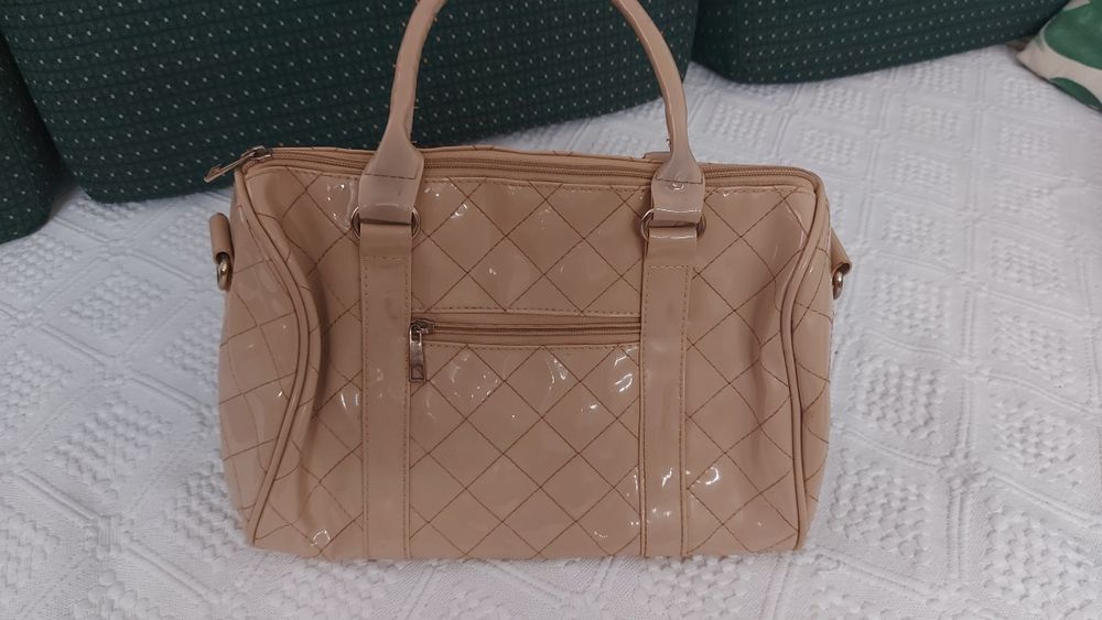 Bolsa usada em bom estado, para desolcupar.