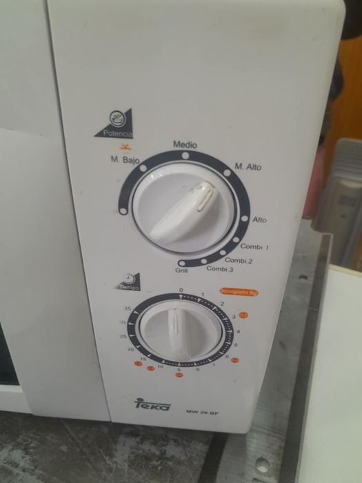 Microondas marca teka com griil 
35