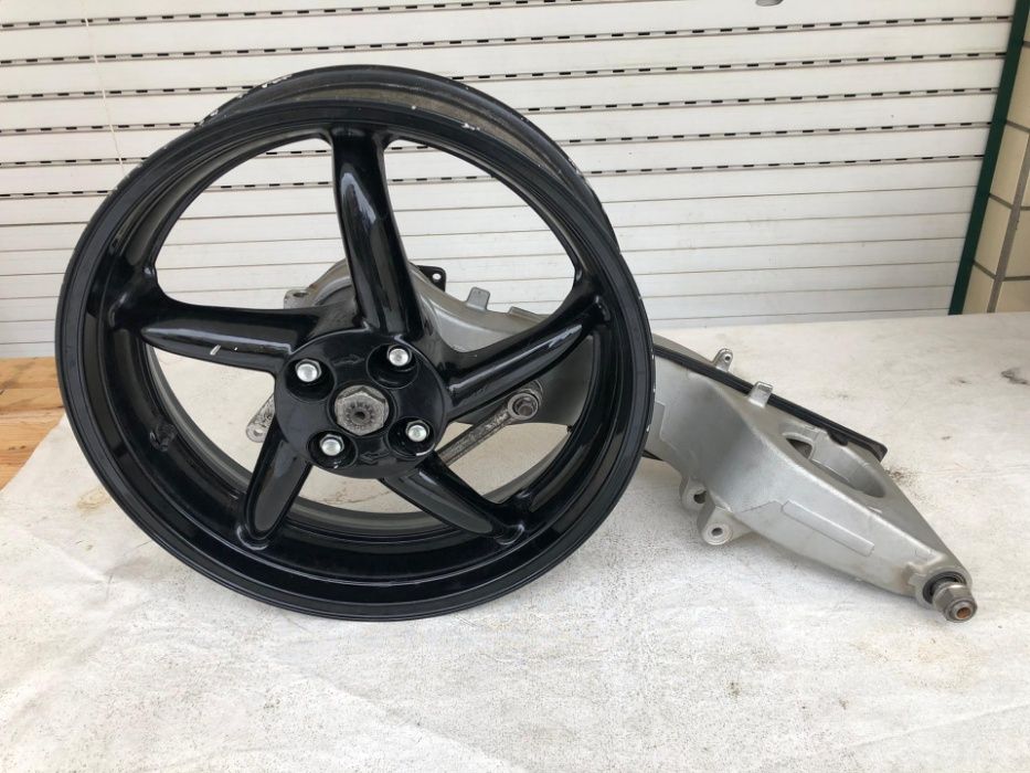Honda vfr400 nc30 mono-braço adaptado com jante 17
