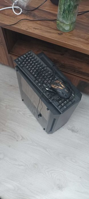 Komputer stacjonarny Intel Xeon E5-2666 v3 (10 rdzeni) | 16GB RAM | HD 7850