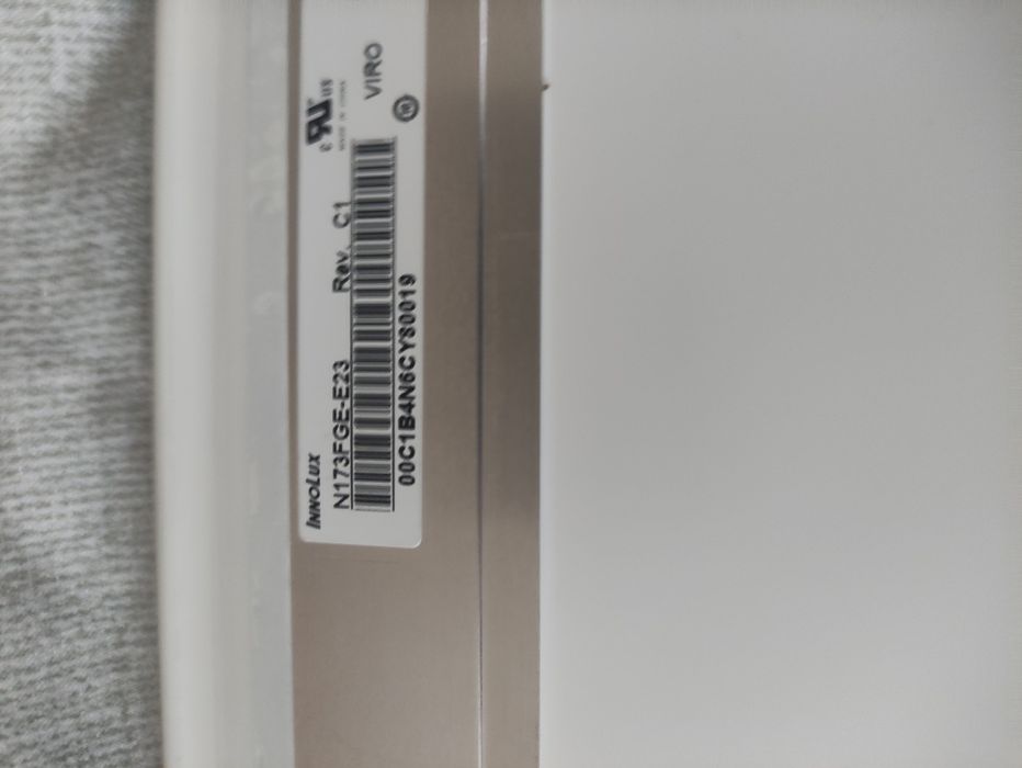 Матрици 15.6    40 пиновые лед подсветка почти новые количество