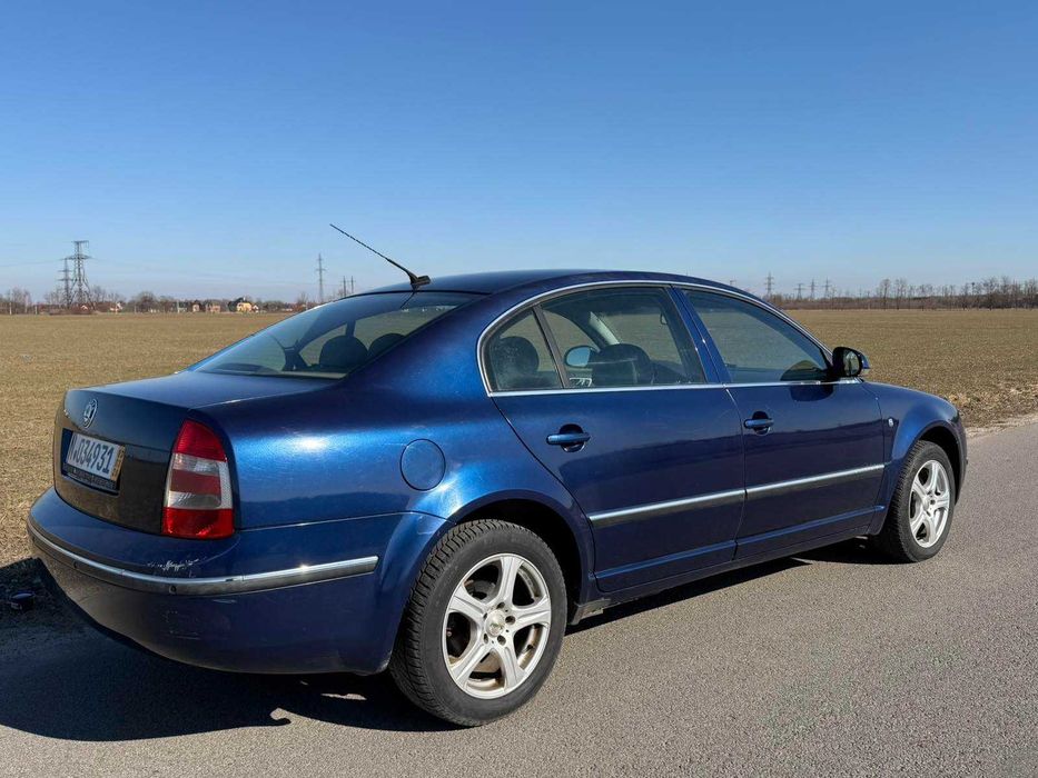 Skoda Superb седан,