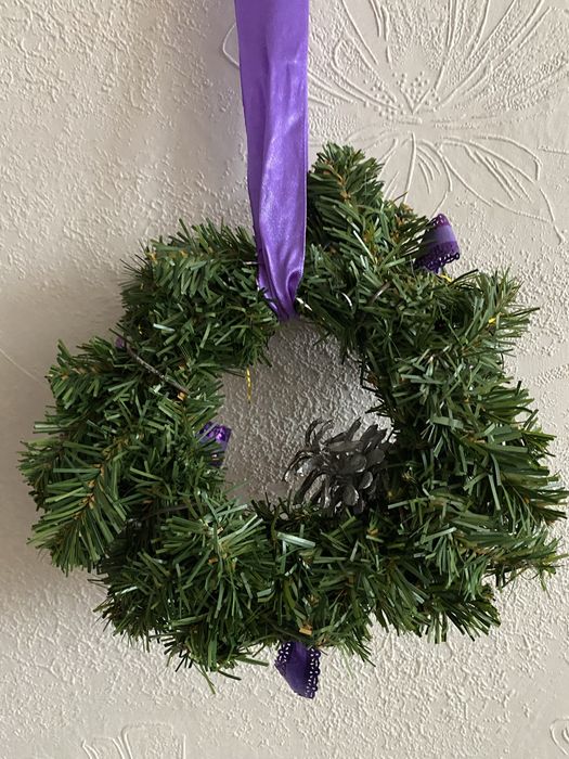 Wianek na drzwi bozonarodzeniowy fioletowy