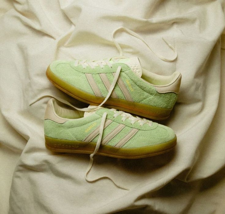40 ie2948 Оригінал жіночі кеди adidas gazelle indoor green